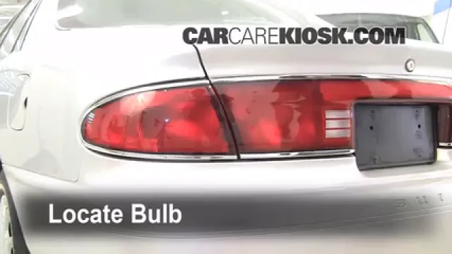 2004 Buick Century Custom 3.1L V6 Éclairage Feu stop (remplacer ampoule)